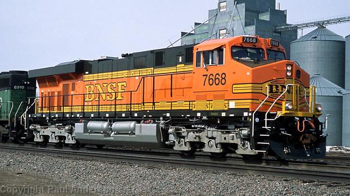 BNSF 7668 ES44DC.jpg